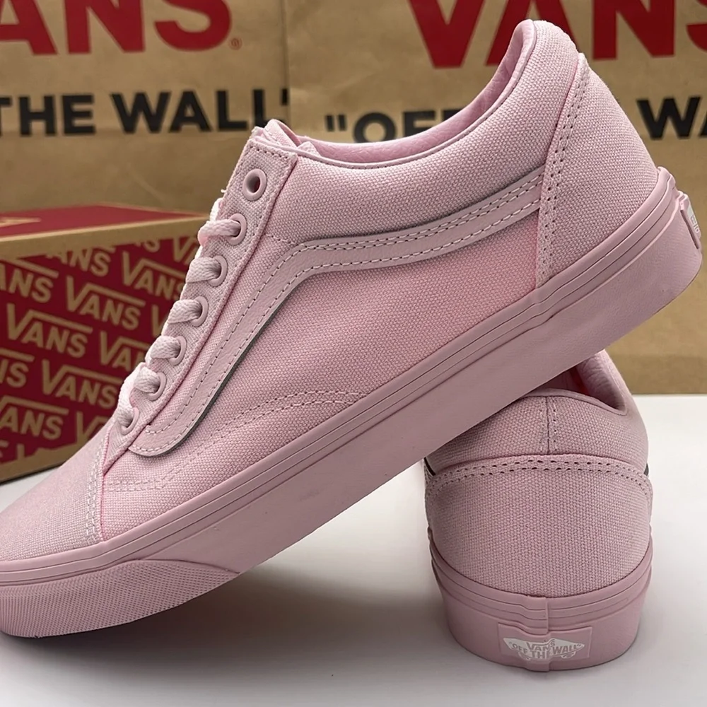Vans WMNS Pink Sneakers Classic Design Old Skool
Pastel Mono Pink
VN000CT8PNK - Picture 15 of 16